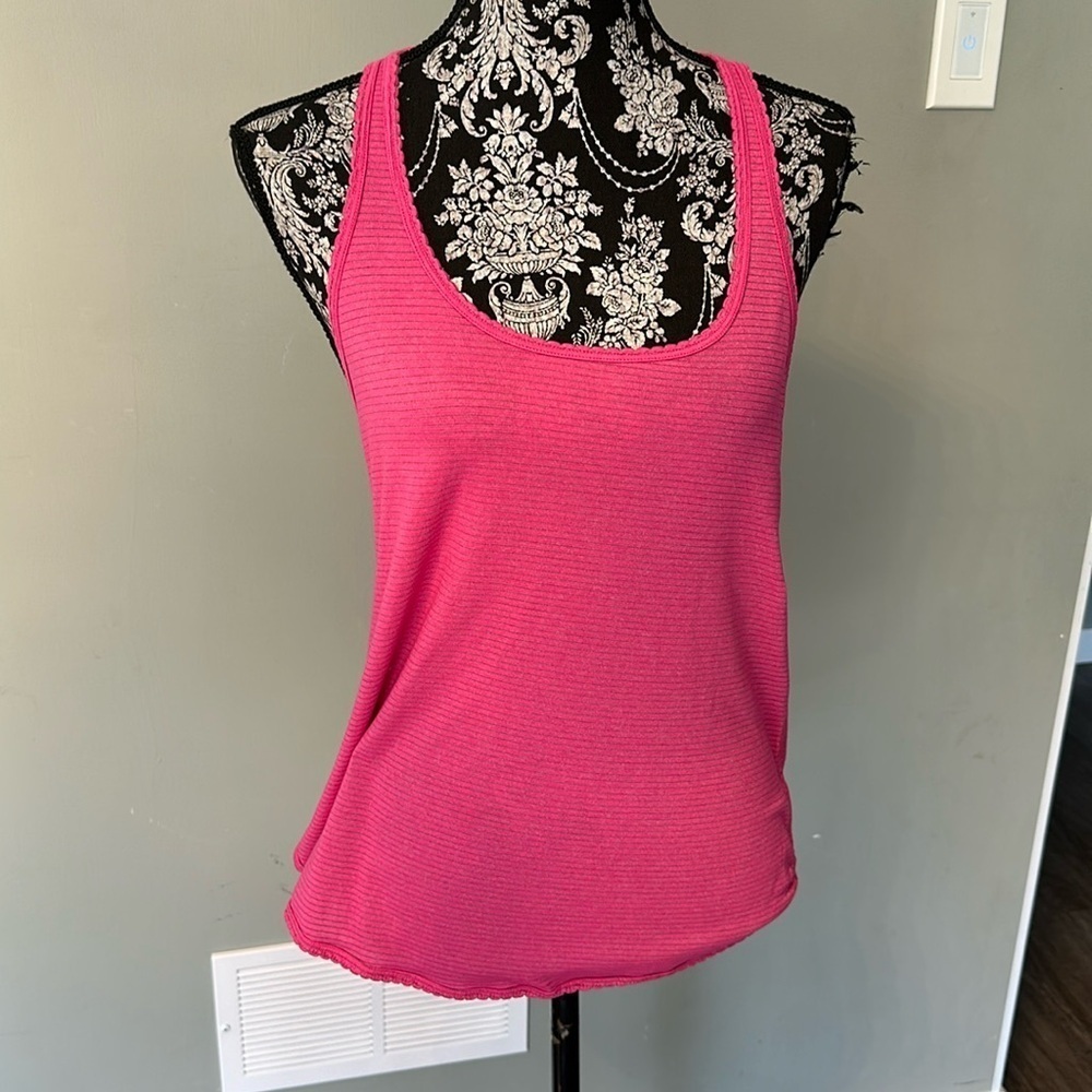 Lululemon size 8 top